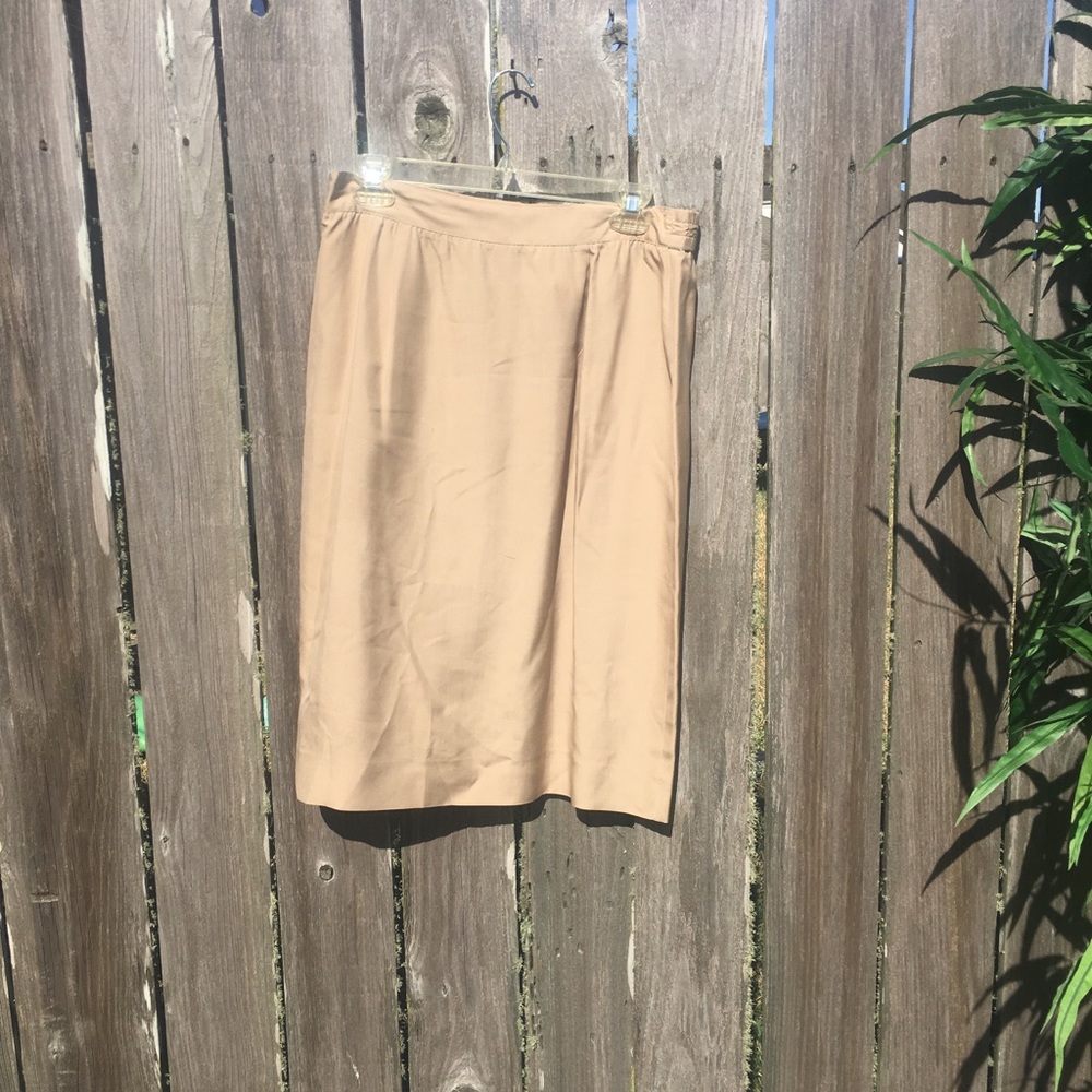 3 for 15 🦠 Tan silk like skirt